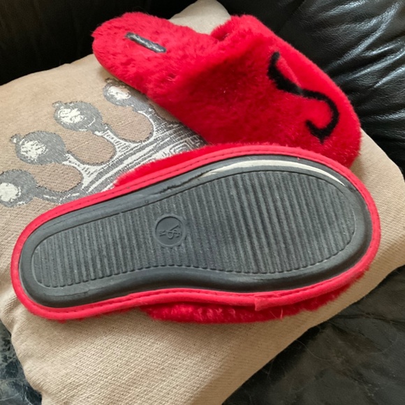 Closed Toe Victoria’s Secret Furry Slippers - Picture 4 of 5